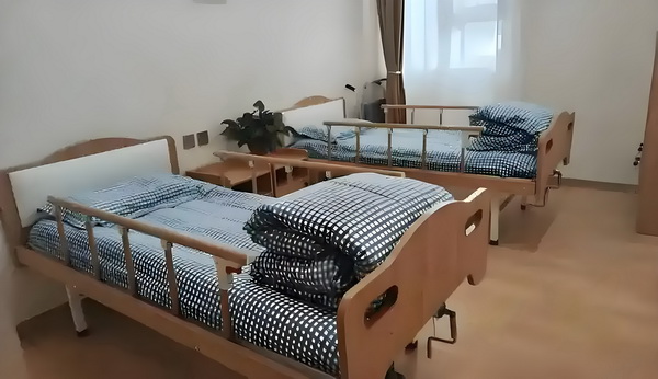 深圳大专毕业生可以入户吗_电影《神奇4侠：初露锋芒》票房破1000万 撞上城际一辆野猪快车